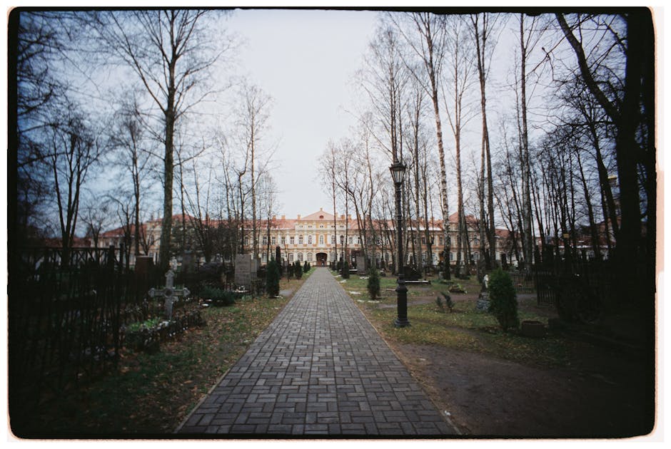 Weekly Writing Prompt #4: Crafting a Gothic Atmosphere